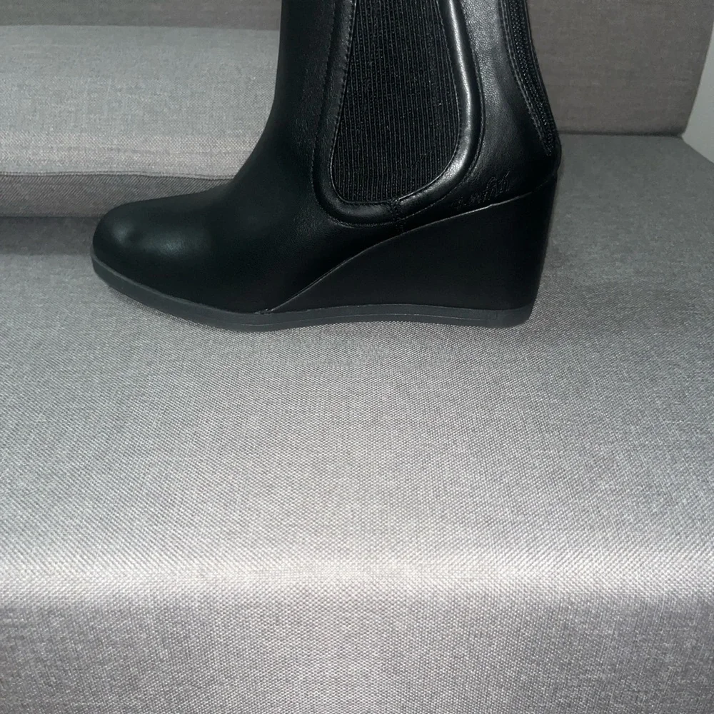 Blowfish Malibu Praline (Women's) Black Wedge Ankle Boots
